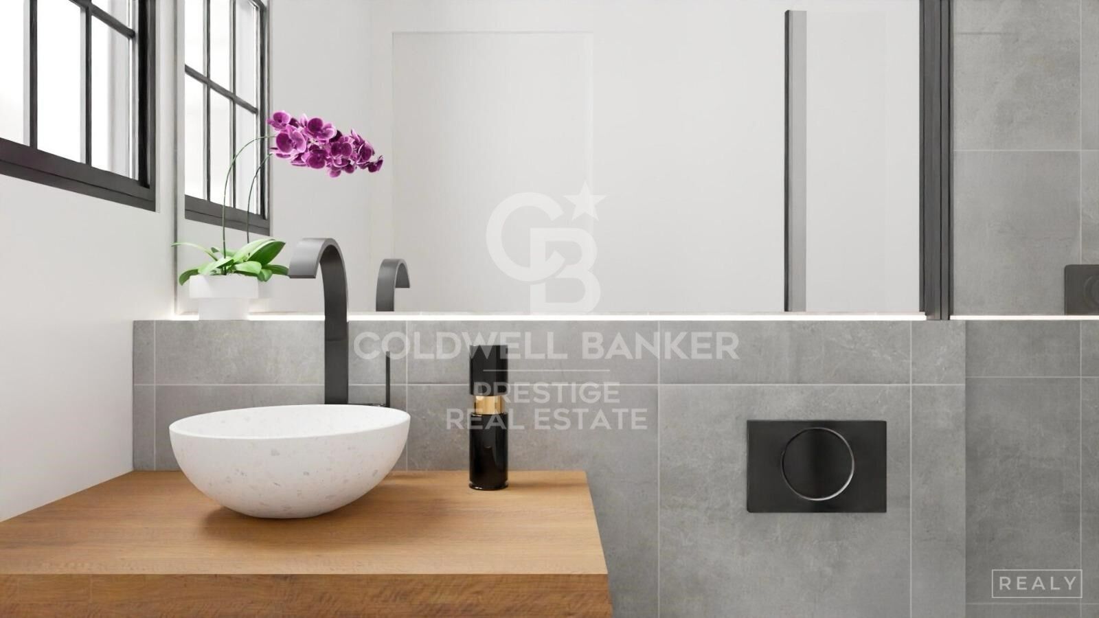 Penthouse duplex to renovate at the corner of Rambla Catalunya