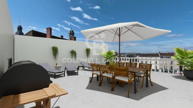 Penthouse duplex to renovate at the corner of Rambla Catalunya