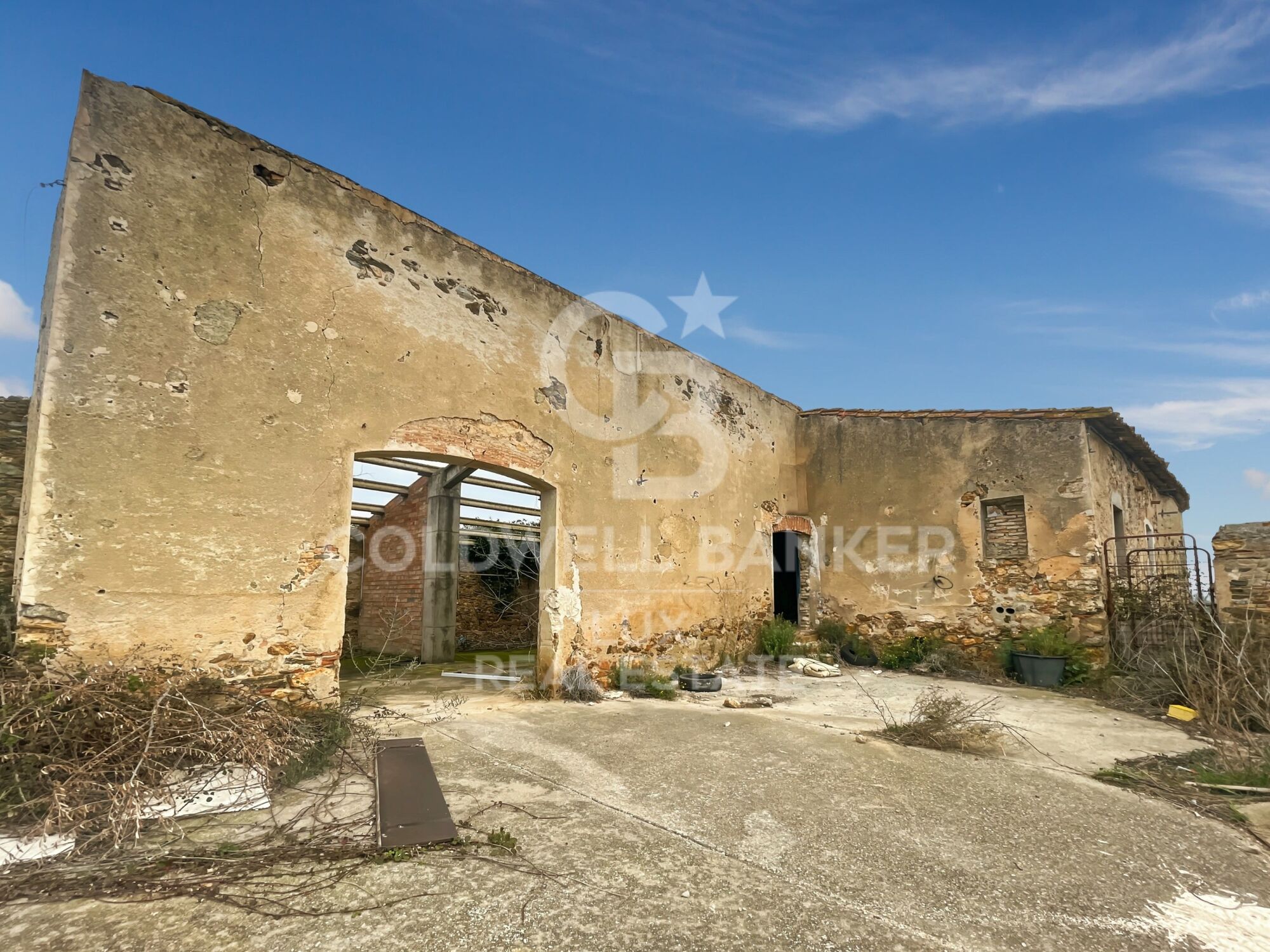 Set von 130 ha Parzellen am Stadtrand von Garriguella und Peralada