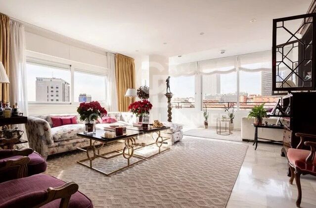 Spectacular luxury duplex in El Viso.