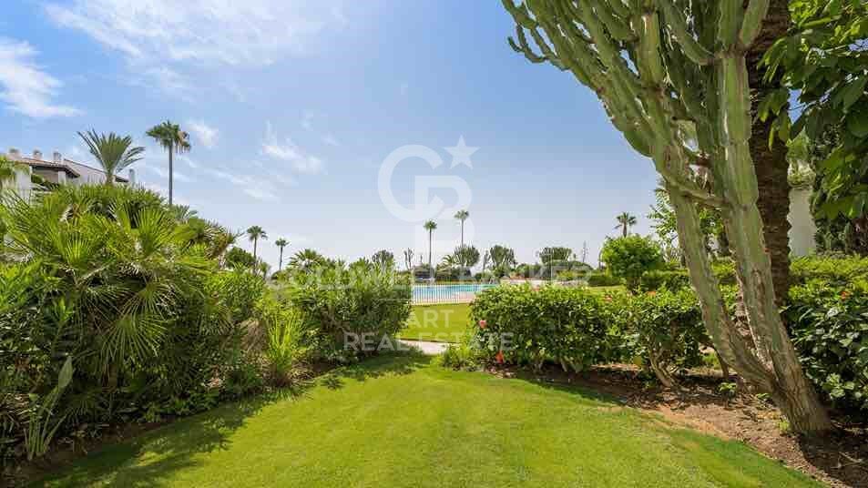 Exclusivo apartamento en planta baja en Costalita, Estepona