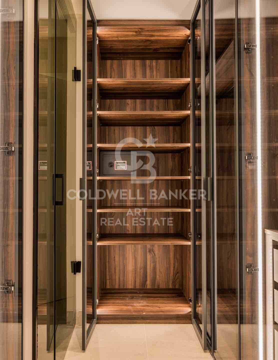 Exclusive ground floor apartment, located in the prestigious New Golden Mile area