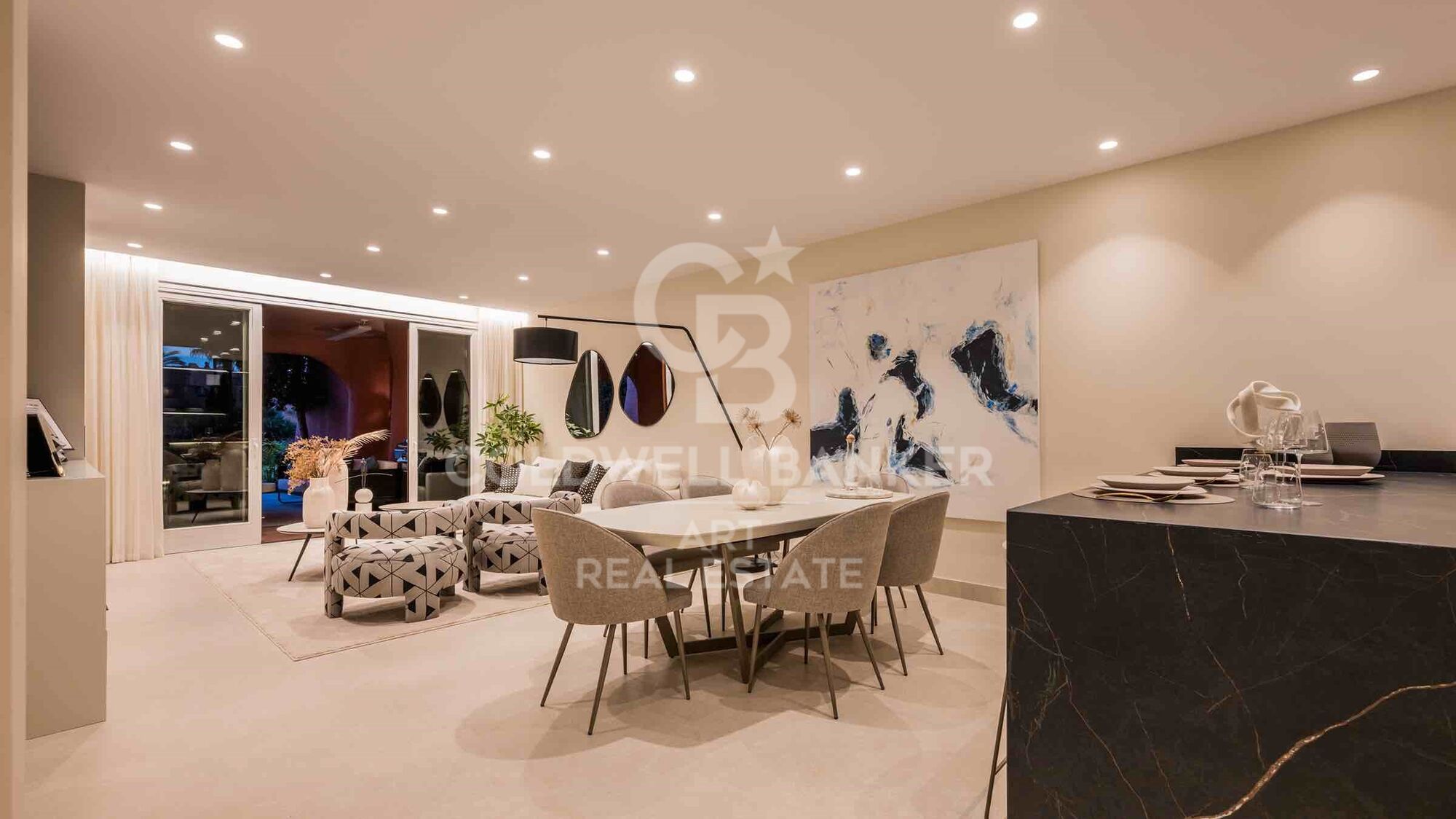 Exclusive ground floor apartment, located in the prestigious New Golden Mile area