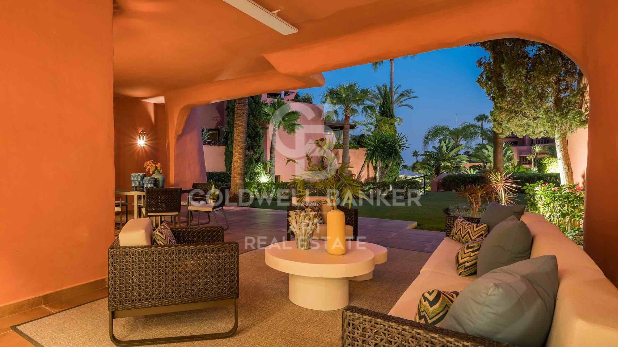 Exclusive ground floor apartment, located in the prestigious New Golden Mile area