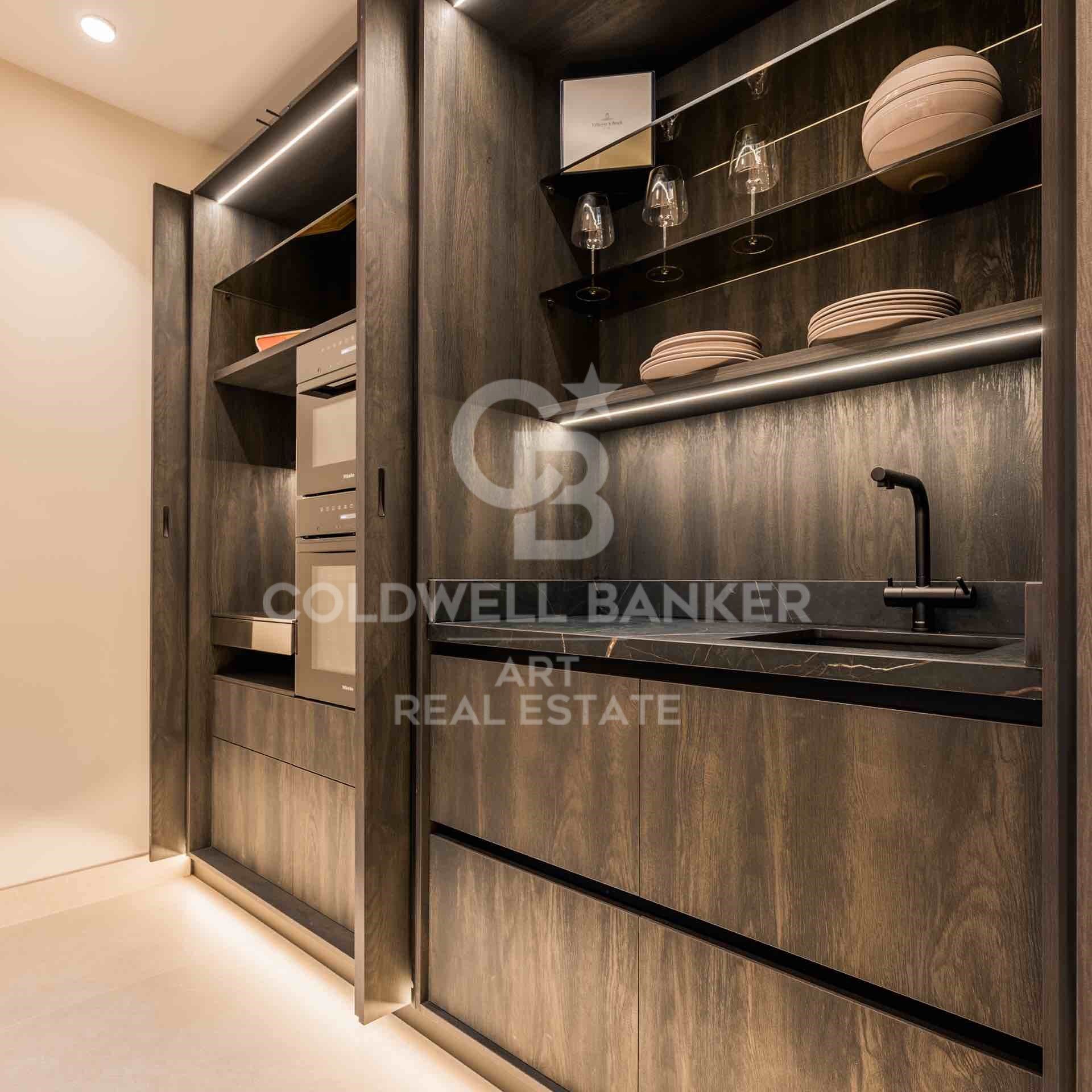 Exclusive ground floor apartment, located in the prestigious New Golden Mile area