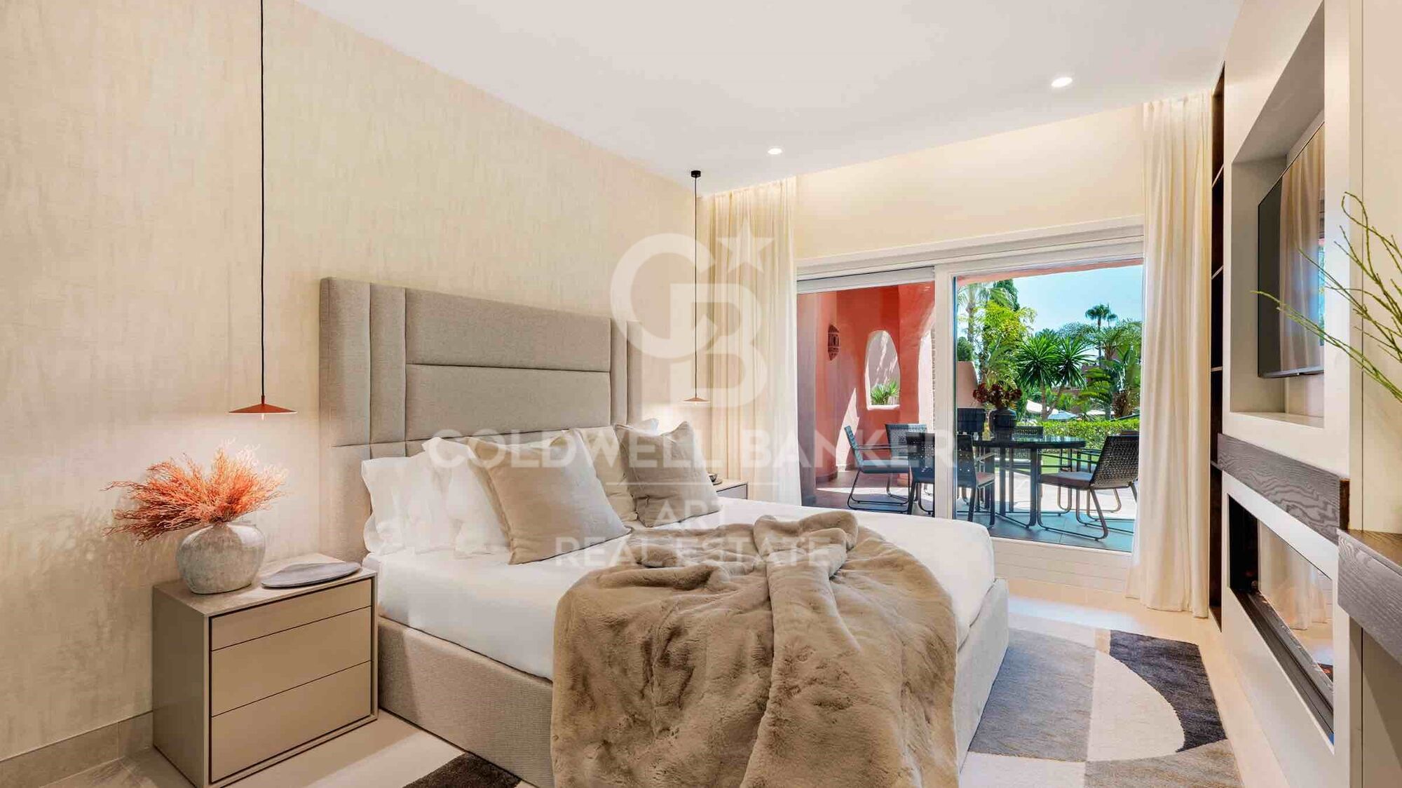 Exclusive ground floor apartment, located in the prestigious New Golden Mile area