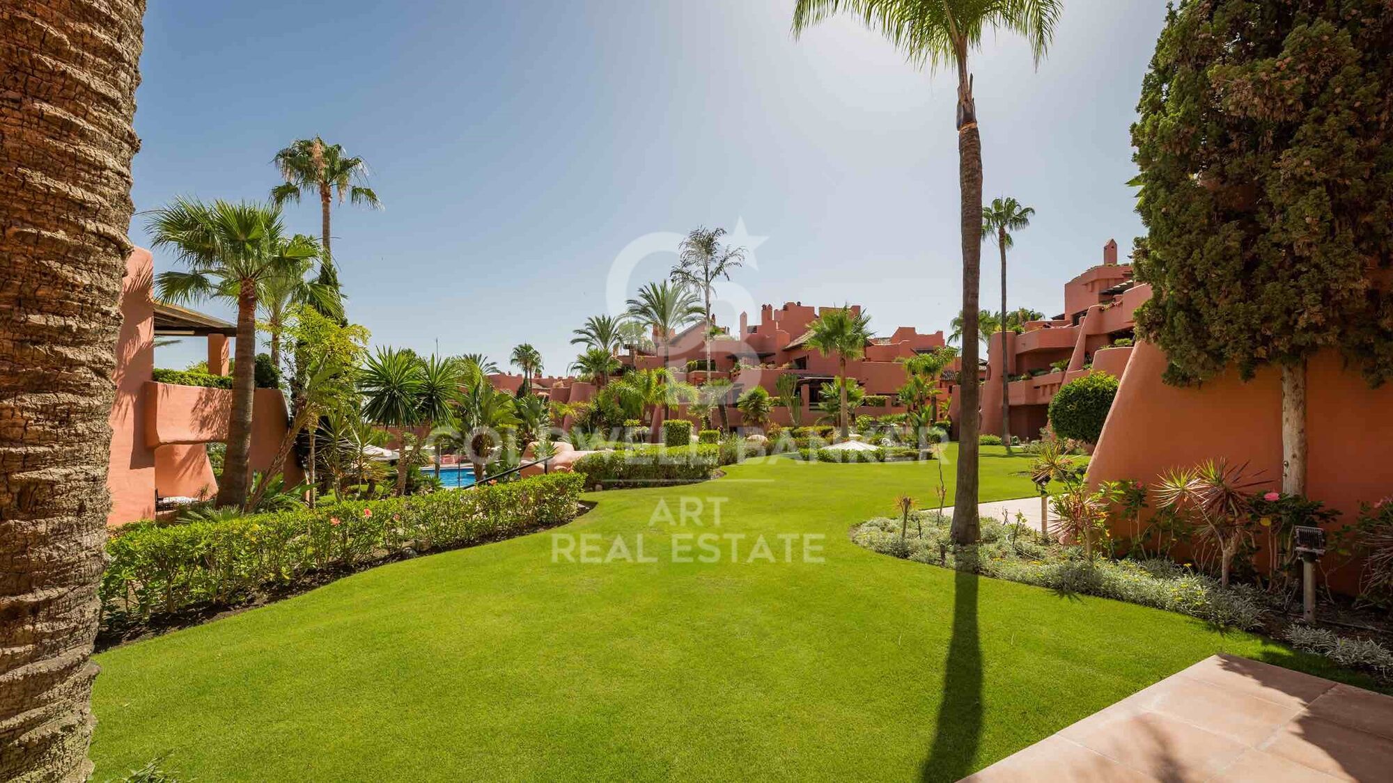 Exclusive ground floor apartment, located in the prestigious New Golden Mile area