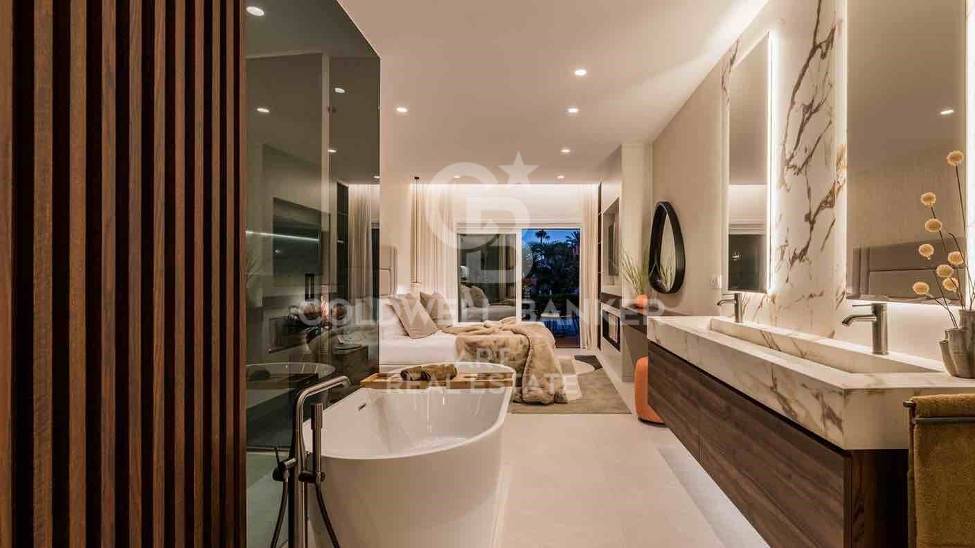 Exclusive ground floor apartment, located in the prestigious New Golden Mile area