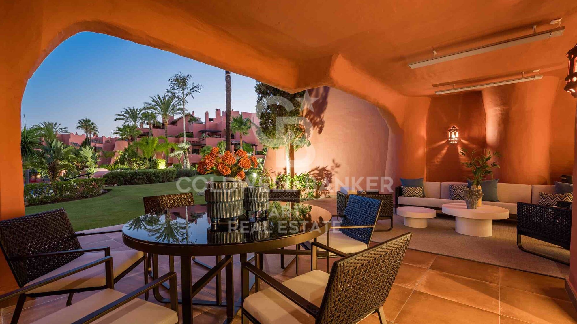 Exclusivo apartamento en planta baja, ubicado en la prestigiosa zona de New Golden Mile