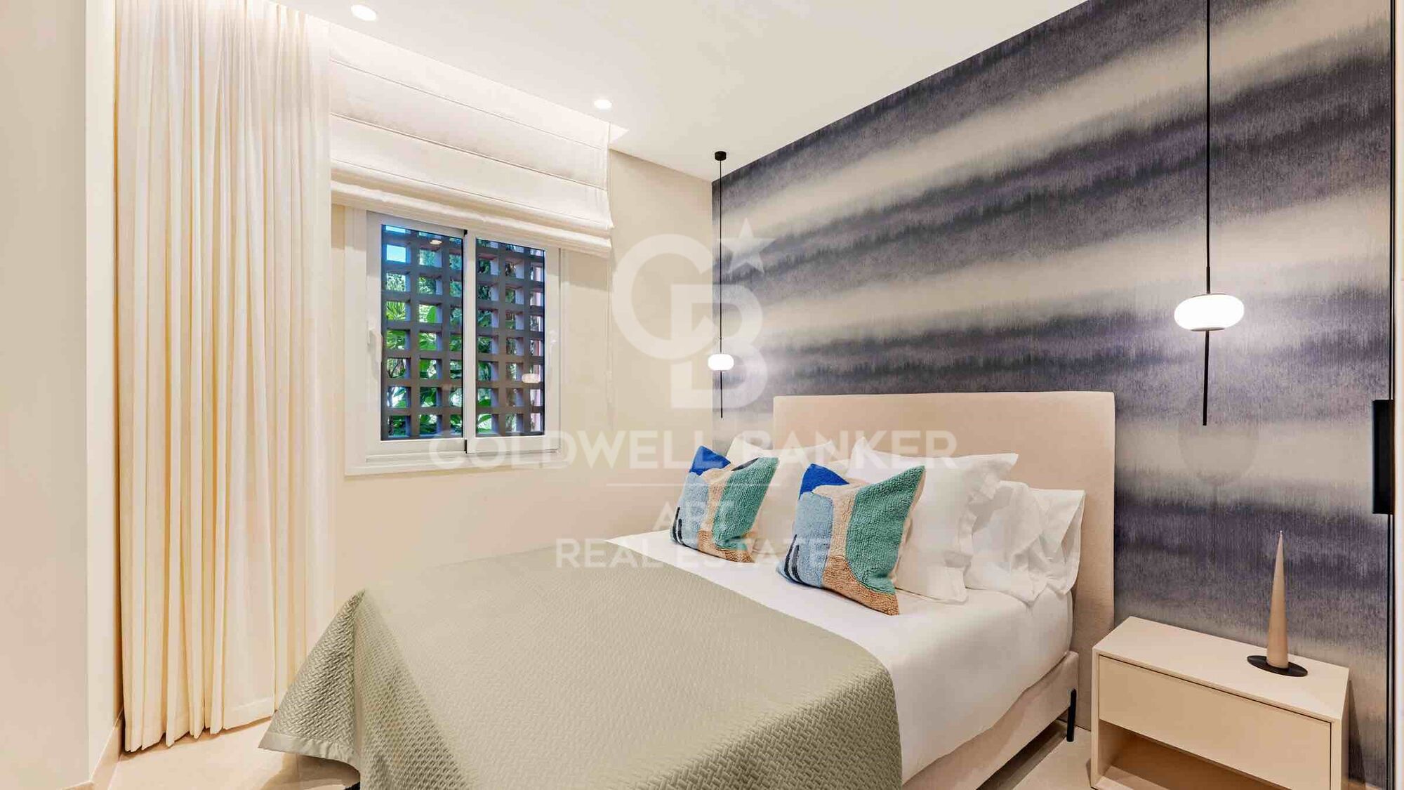 Exclusive ground floor apartment, located in the prestigious New Golden Mile area
