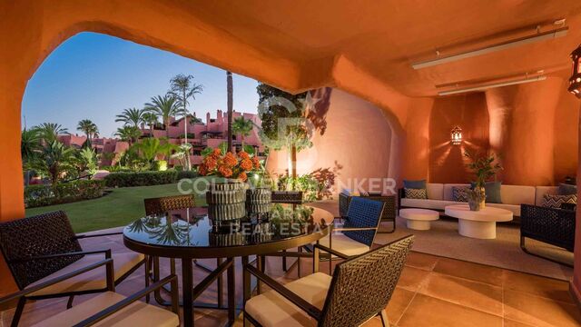Appartement exclusif au rez-de-chaussée, situé dans le prestigieux quartier du New Golden Mile