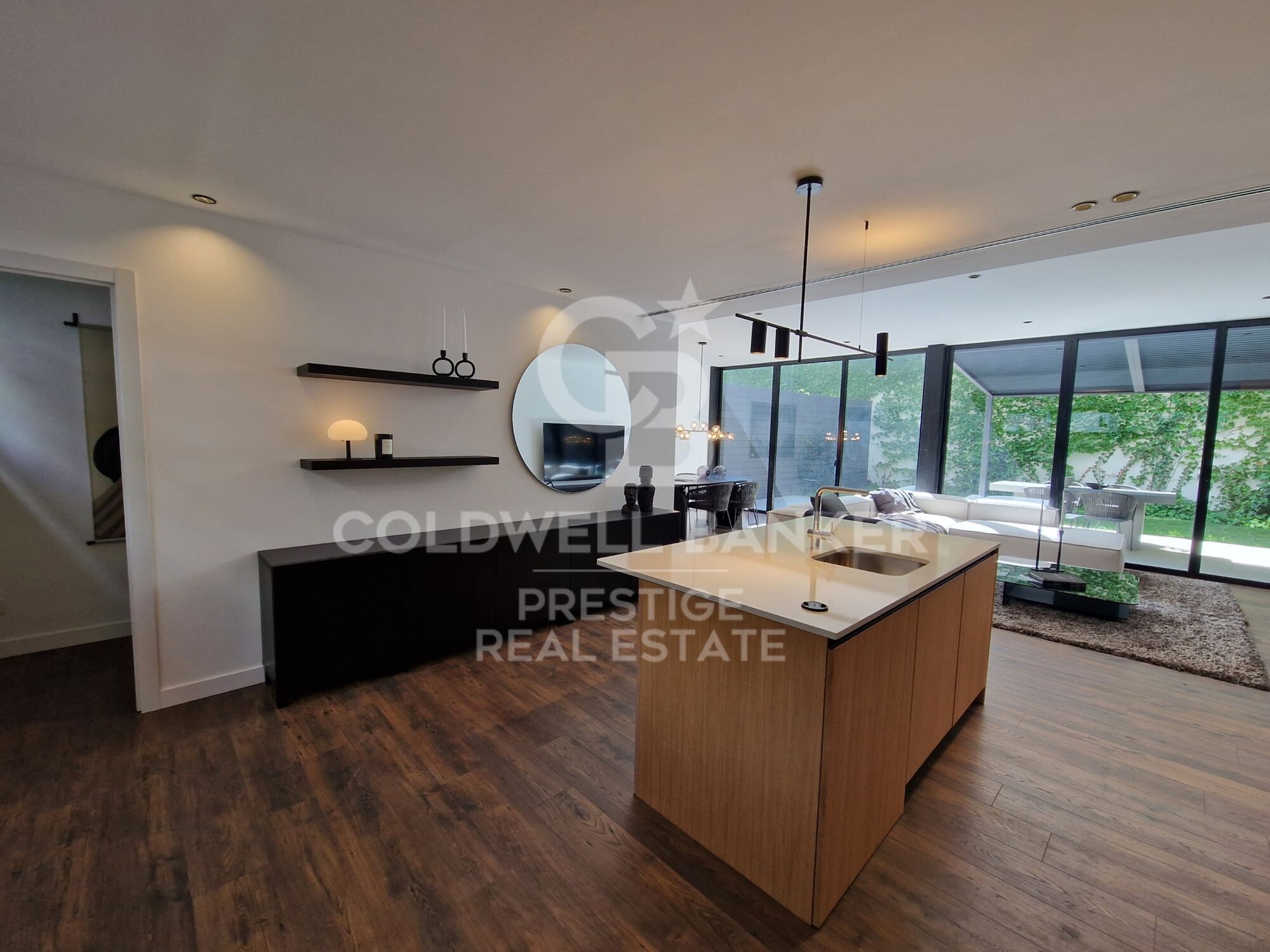 Loft de lujo en venta con jardín de 86m2 en edificio emblemático recién renovado.