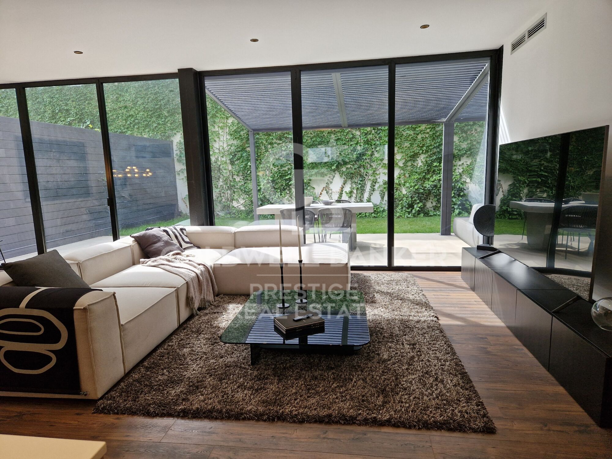 Loft de lujo en venta con jardín de 86m2 en edificio emblemático recién renovado.