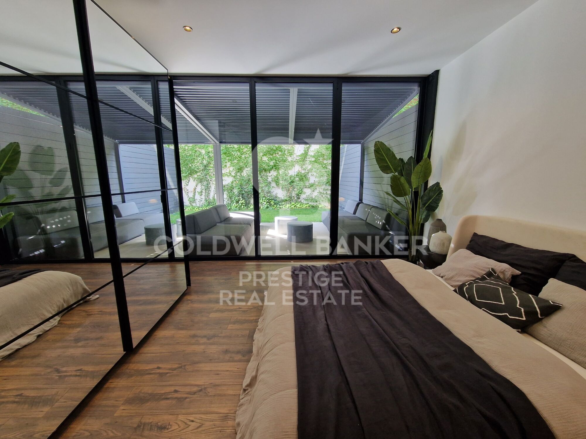 Loft de lujo en venta con jardín de 86m2 en edificio emblemático recién renovado.