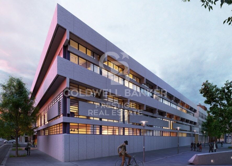 For sale: Luxury loft with an 86 m² garden in a recently renovated iconic building.