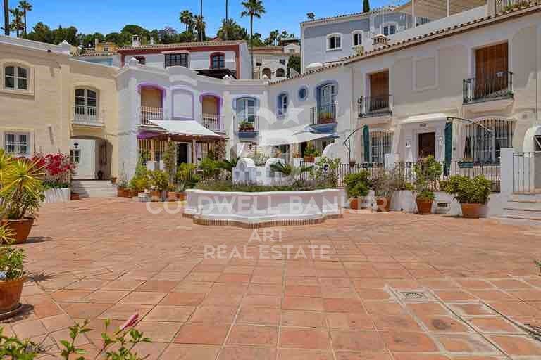 Charming Townhouse in La Perla de la Heredia, Benahavís