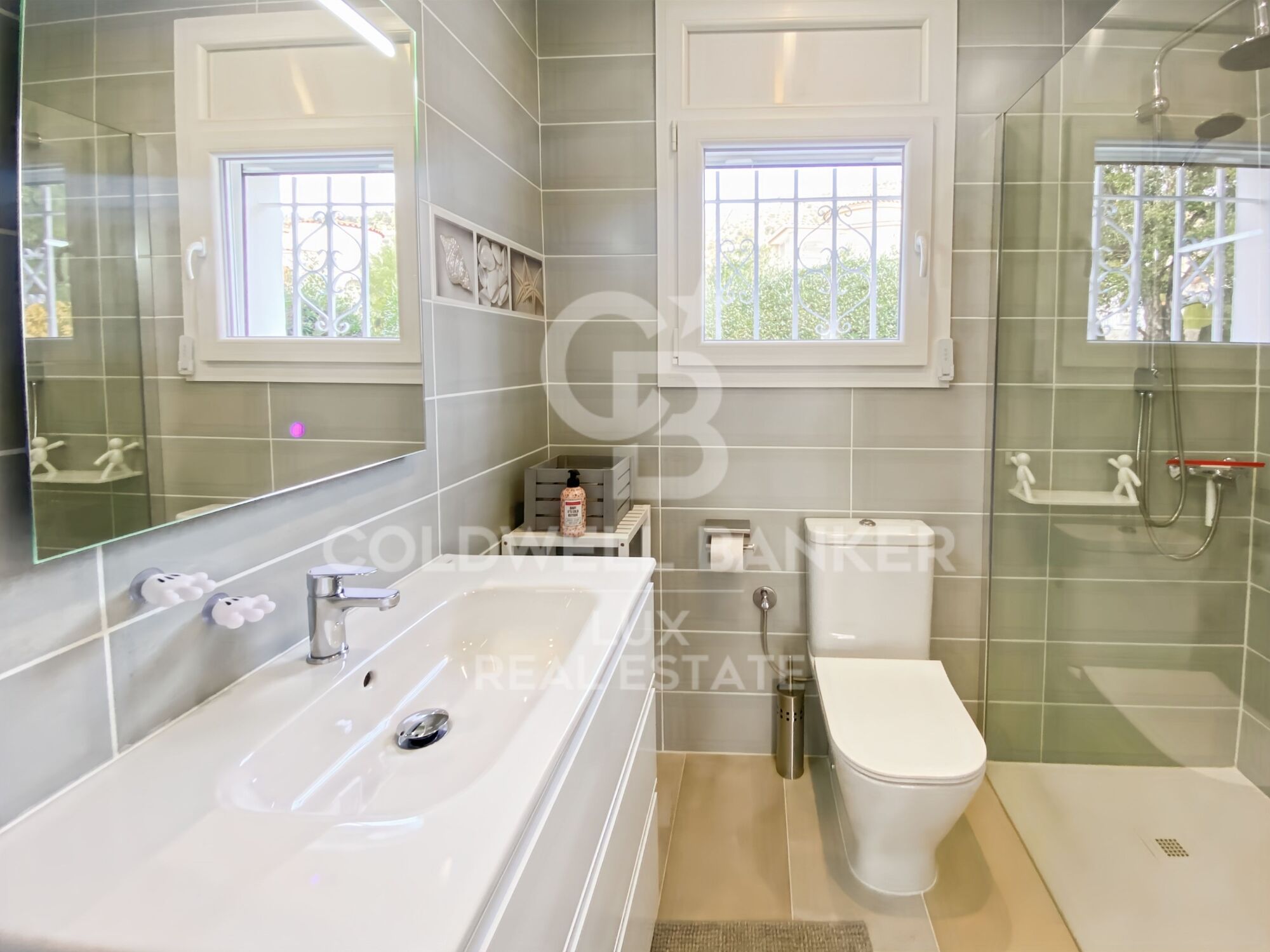 Casa en Palau Saverdera con licencia turística y piscina