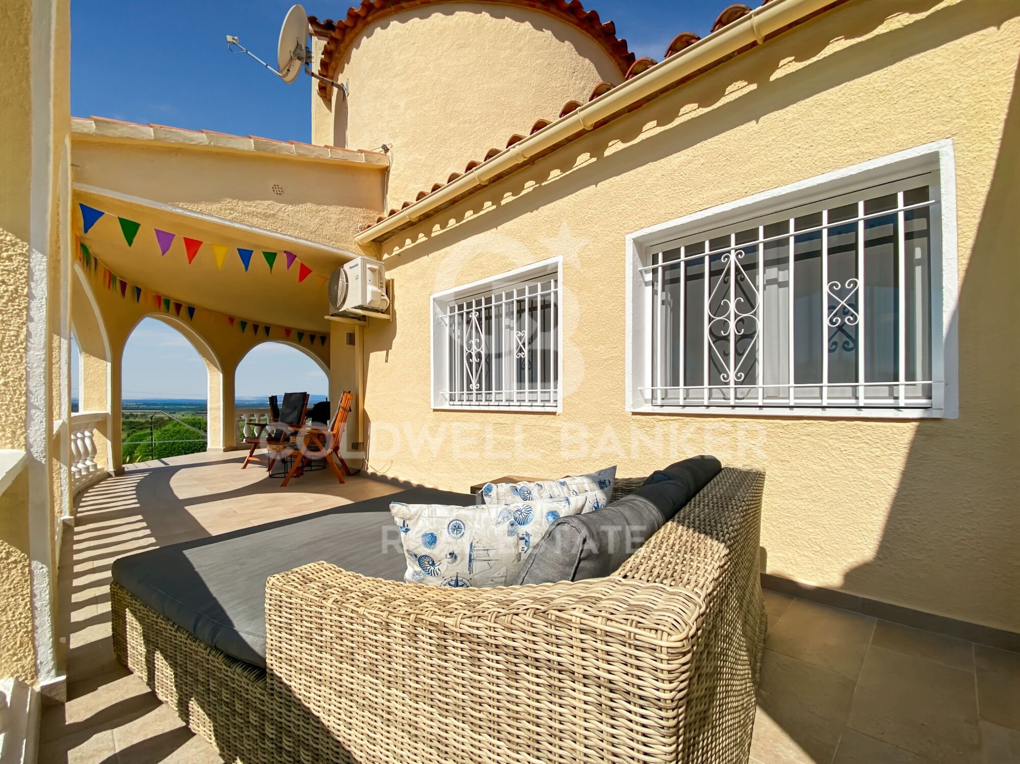 Casa en Palau Saverdera con licencia turística y piscina