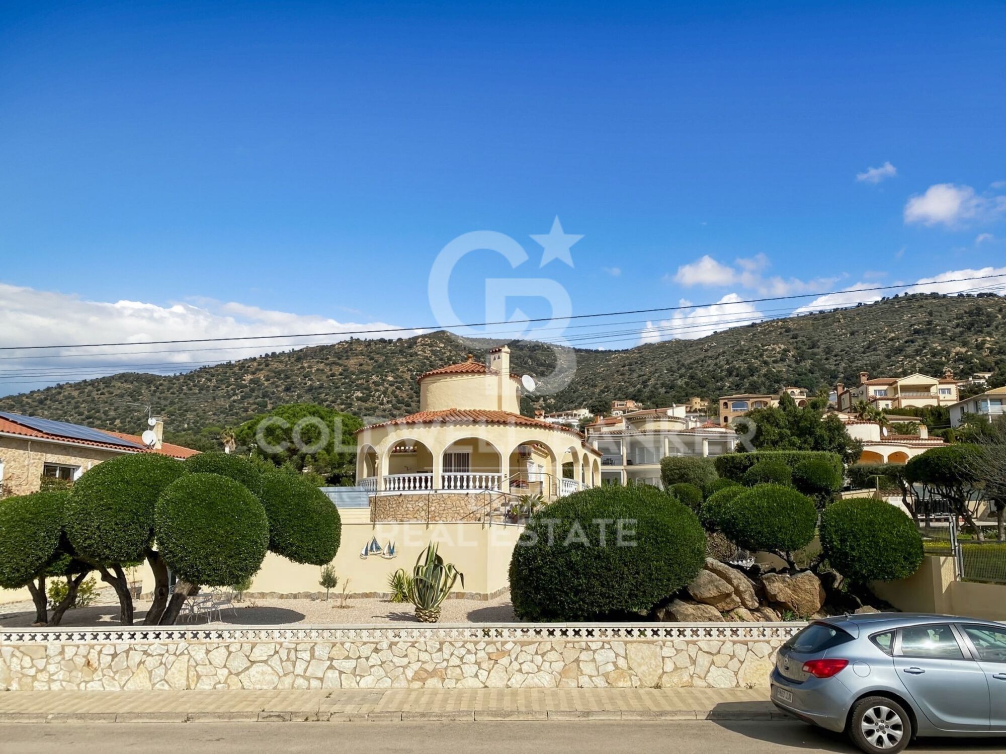 Casa en Palau Saverdera con licencia turística y piscina