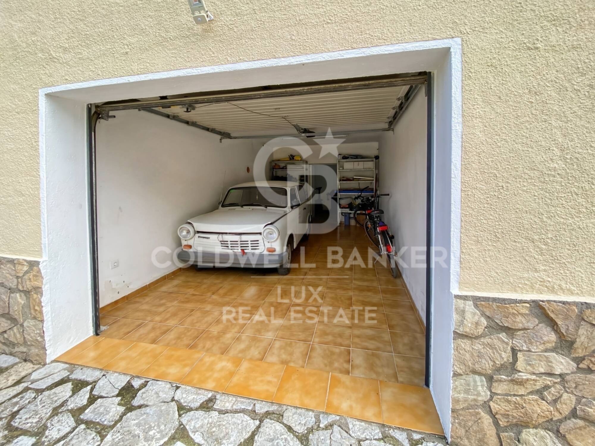 Haus in Palau Saverdera mit Touristenlizenz und Schwimmbad