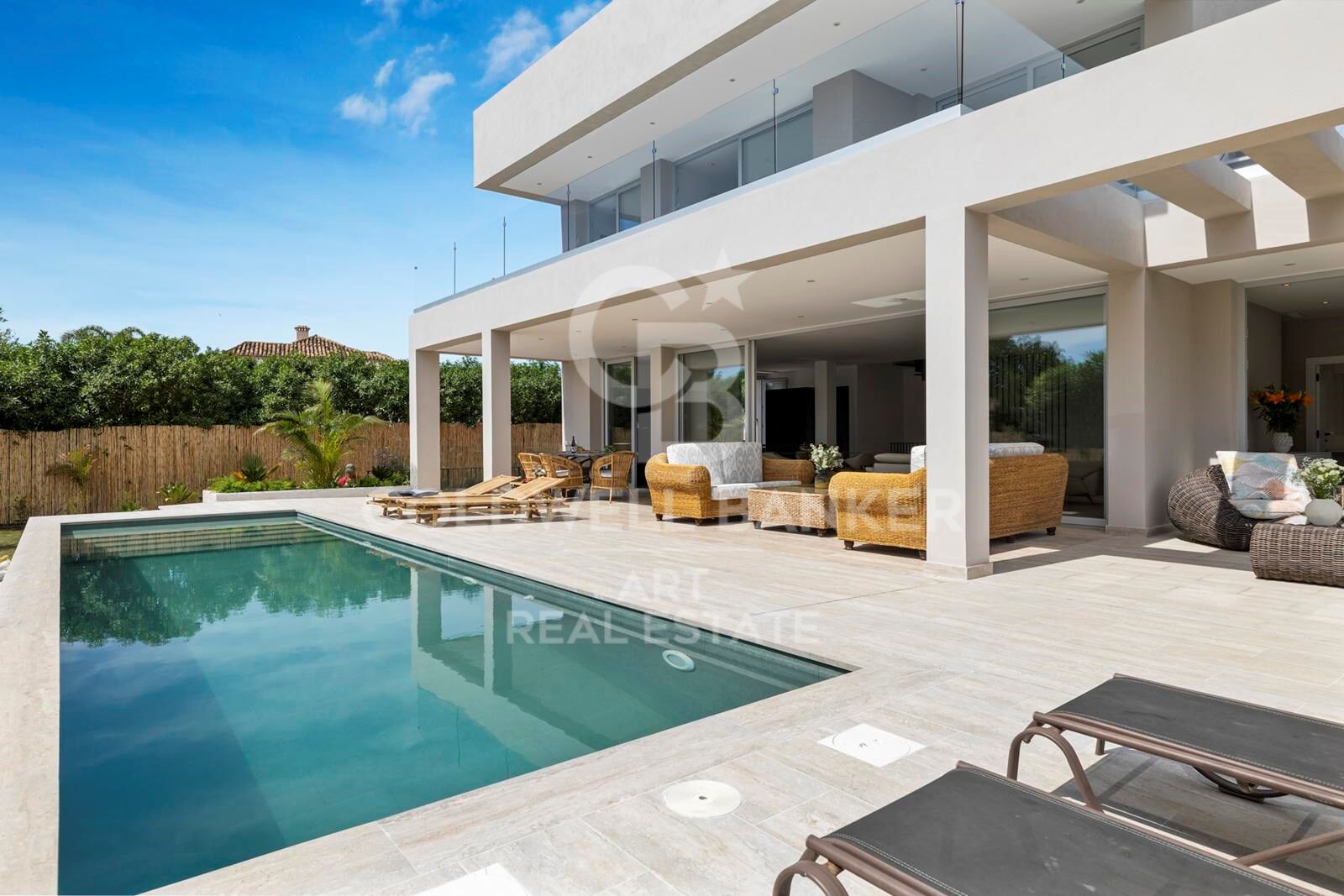 Magnifique Villa Récemment Construite en Bord de Plage à San Pedro de Alcántara