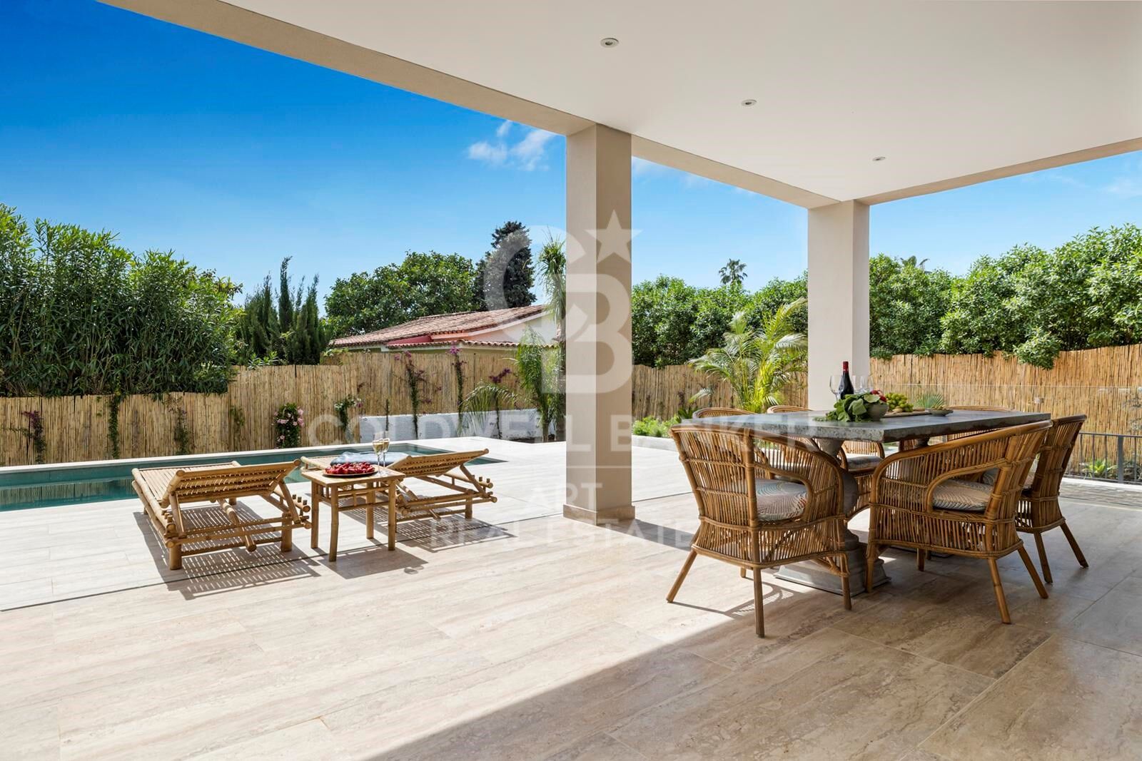Magnifique Villa Récemment Construite en Bord de Plage à San Pedro de Alcántara
