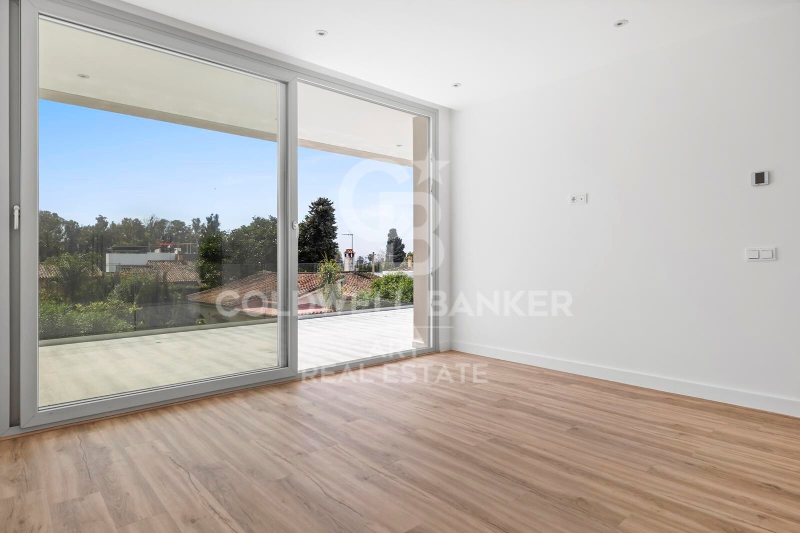 Magnifique Villa Récemment Construite en Bord de Plage à San Pedro de Alcántara