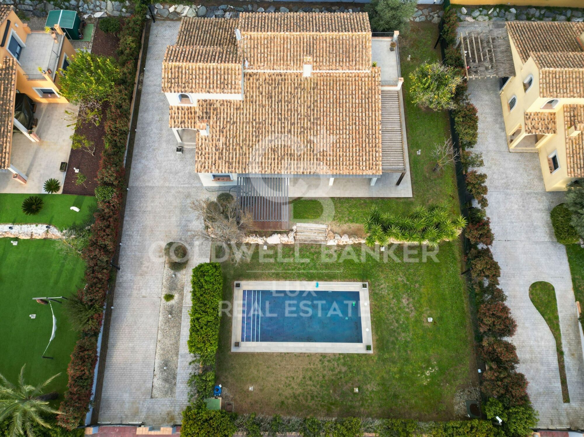 Modern house with a pool in the Golf of Peralada
