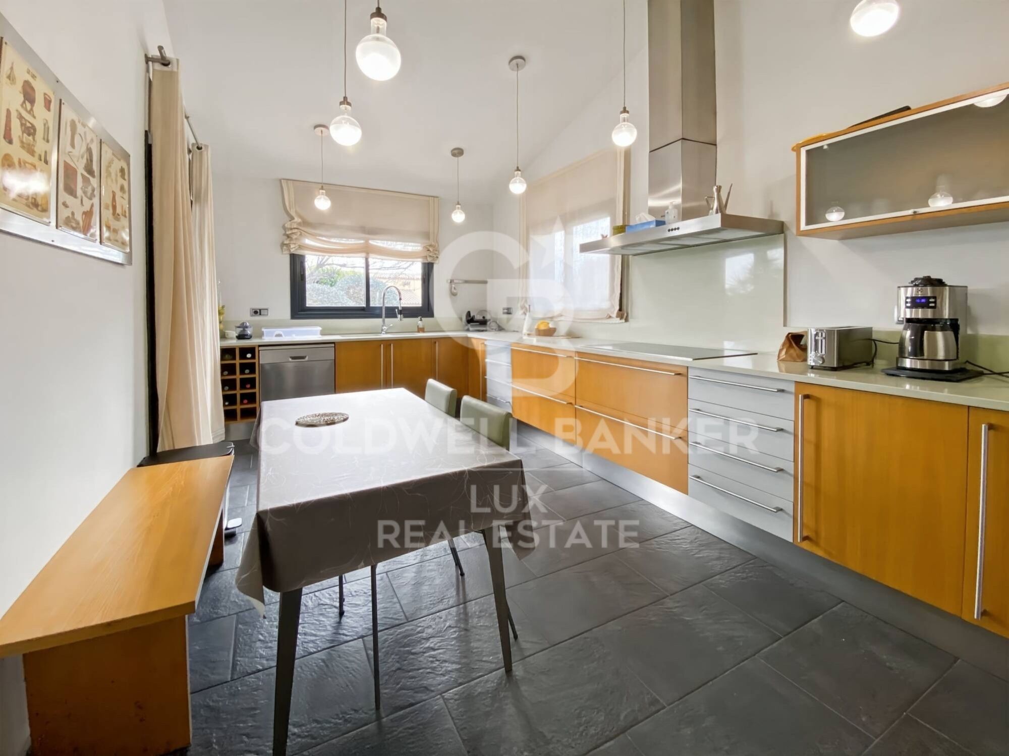 Modern house with a pool in the Golf of Peralada