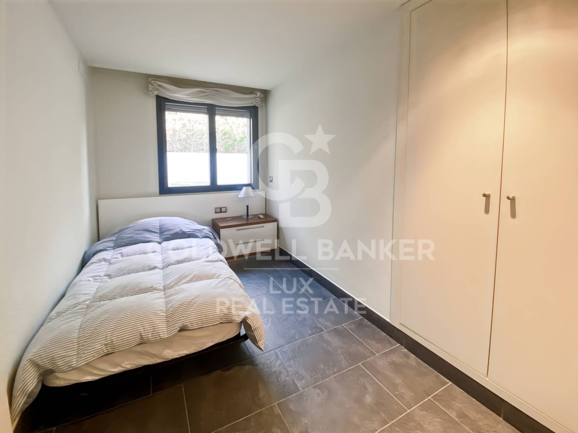 Modern house with a pool in the Golf of Peralada