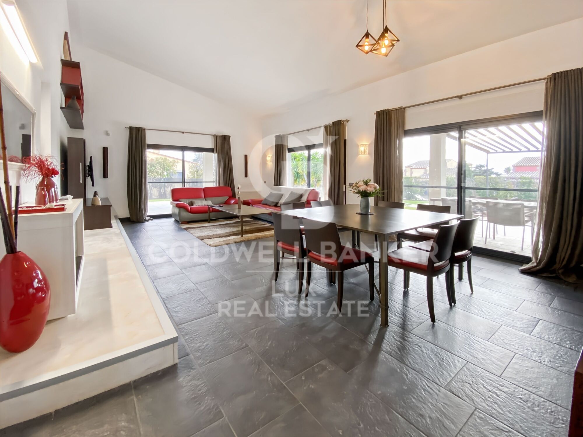 Modern house with a pool in the Golf of Peralada