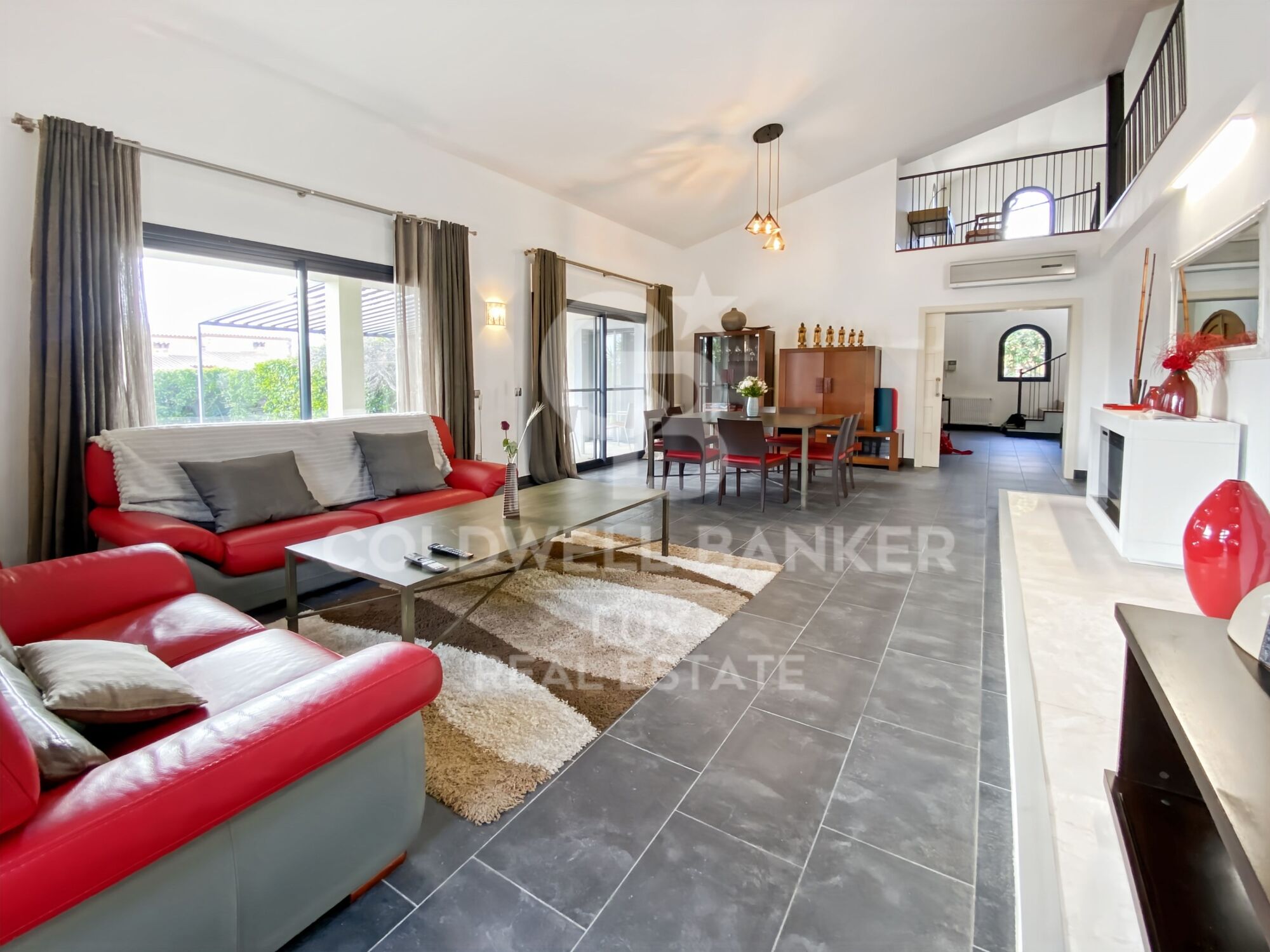 Modernes Haus mit Pool im Golf von Peralada