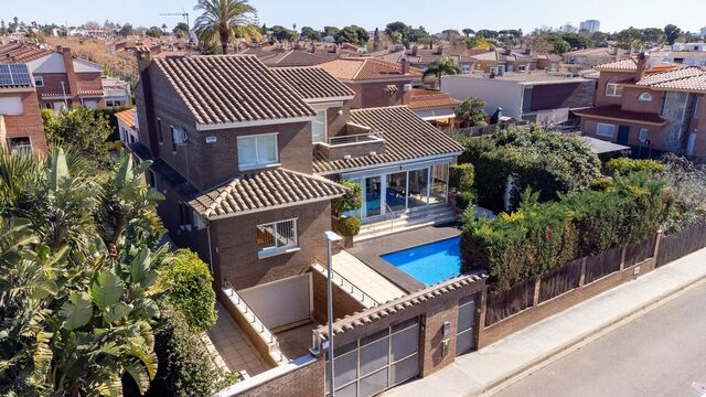 Chalet with pool and barbecue in Vilafortuny