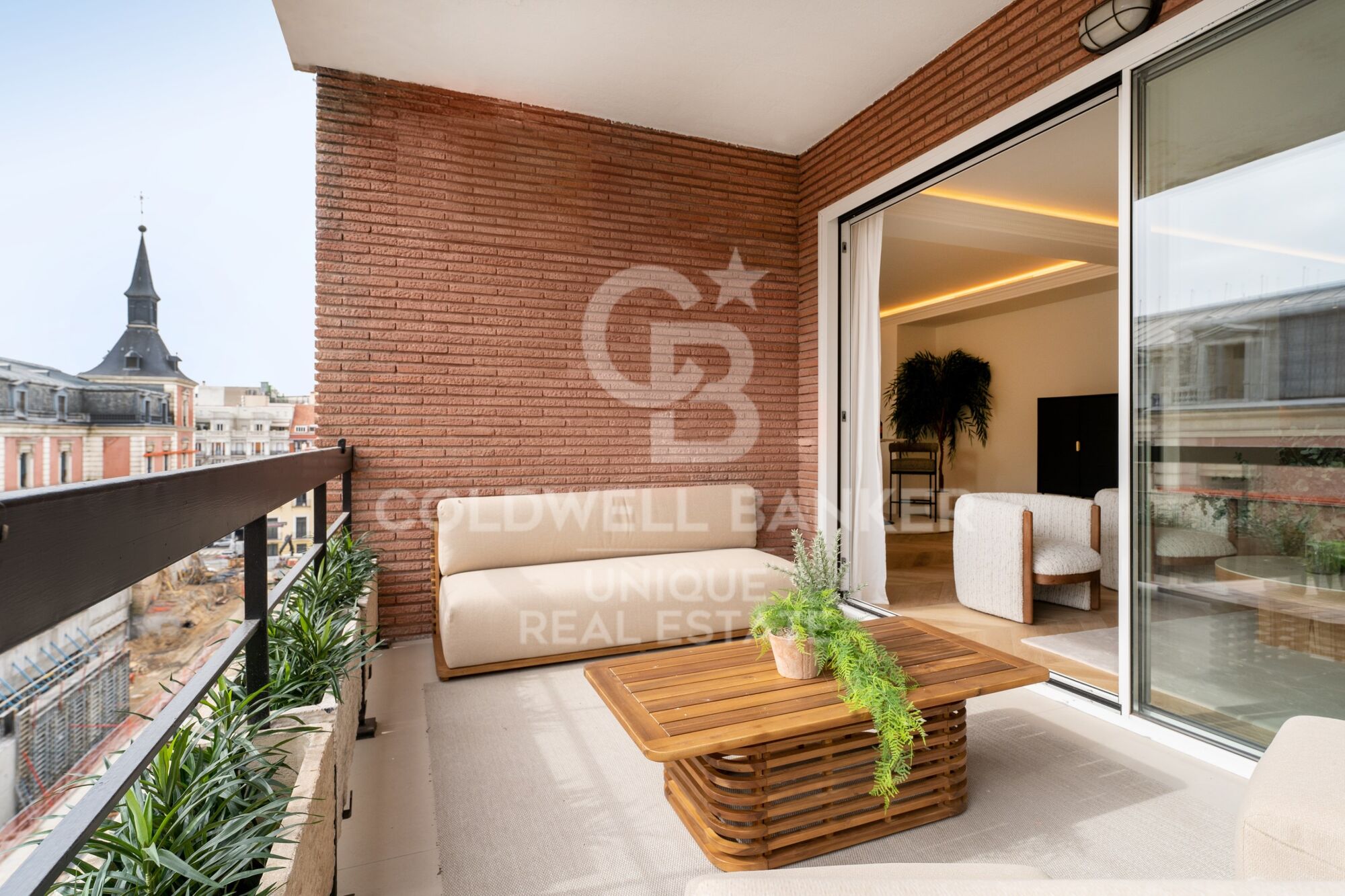 Exclusive brand-new apartment in Jerónimos, Madrid