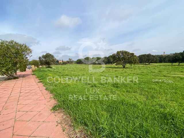 Grundstück von 2.498 m² am Golf de Peralada