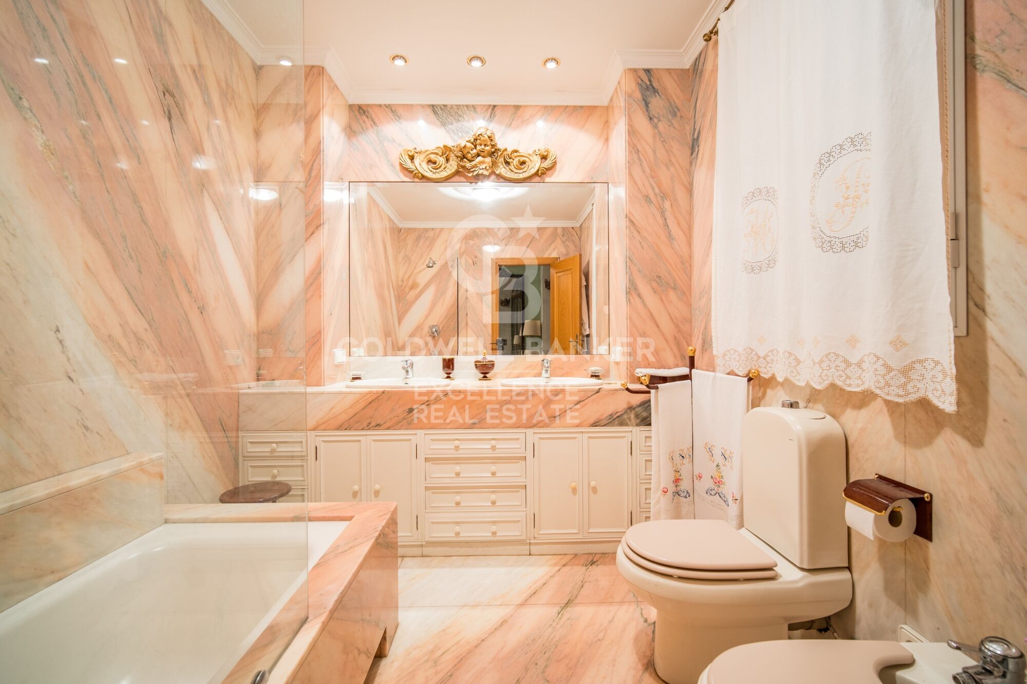 Appartement majestueux de 210 m2 avec 4 chambres dans le quartier le plus exclusif de Valence