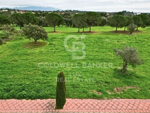 Grundstück von 2.929 m² am Golf de Peralada