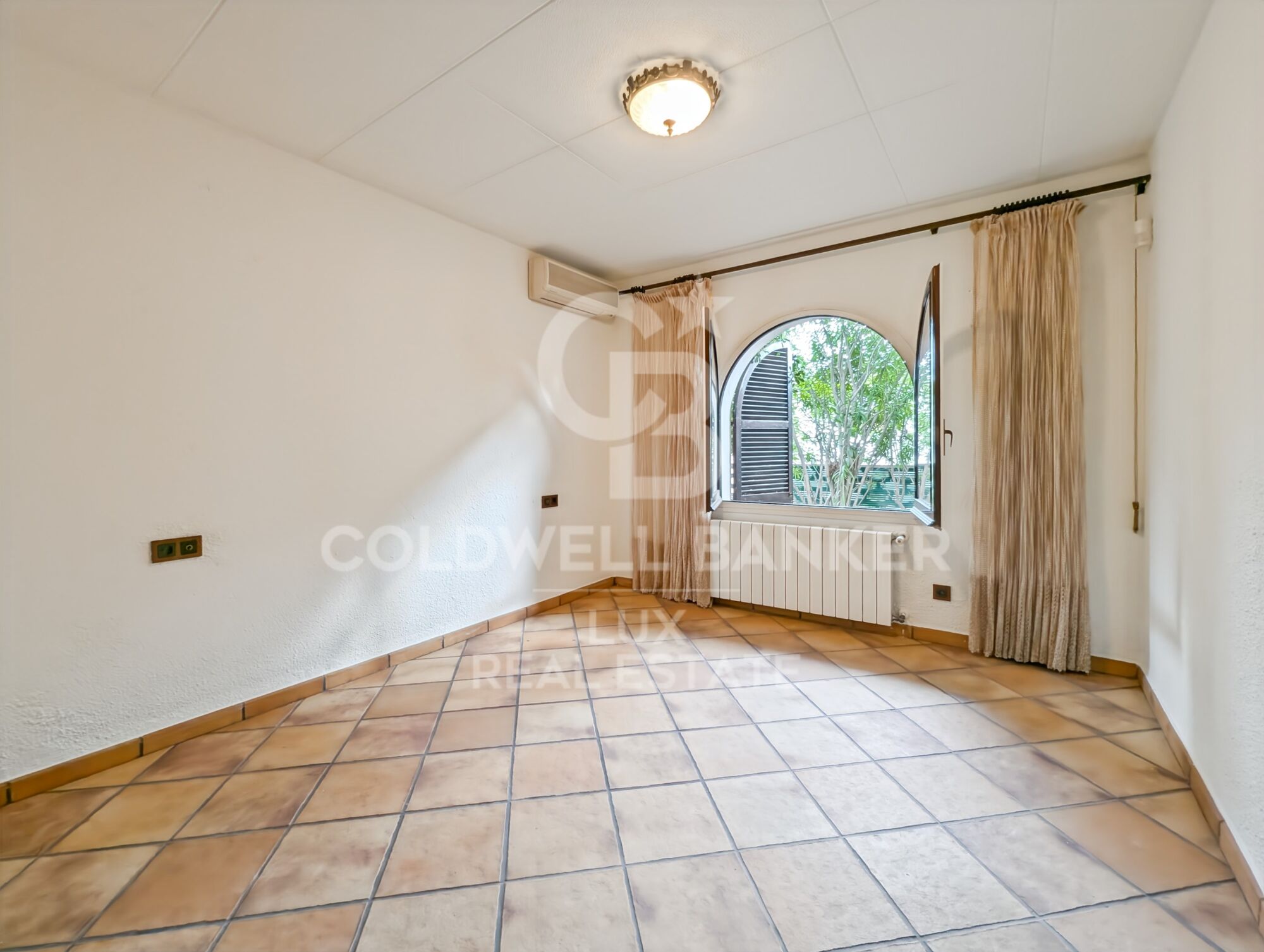 Villa mit 30 m Liegeplatz im breiten Kanal, Empuriabrava