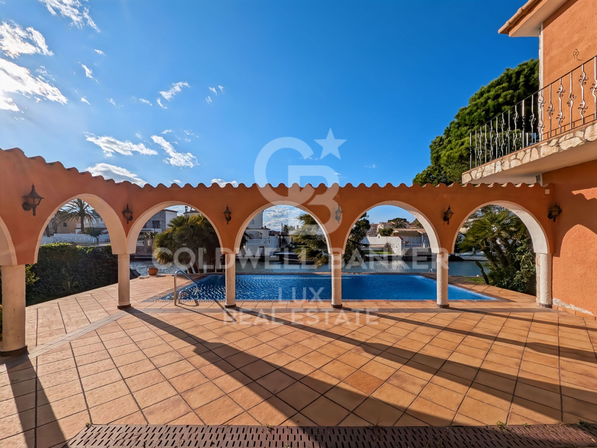 Villa con 30 m de amarre en canal ancho, Empuriabrava