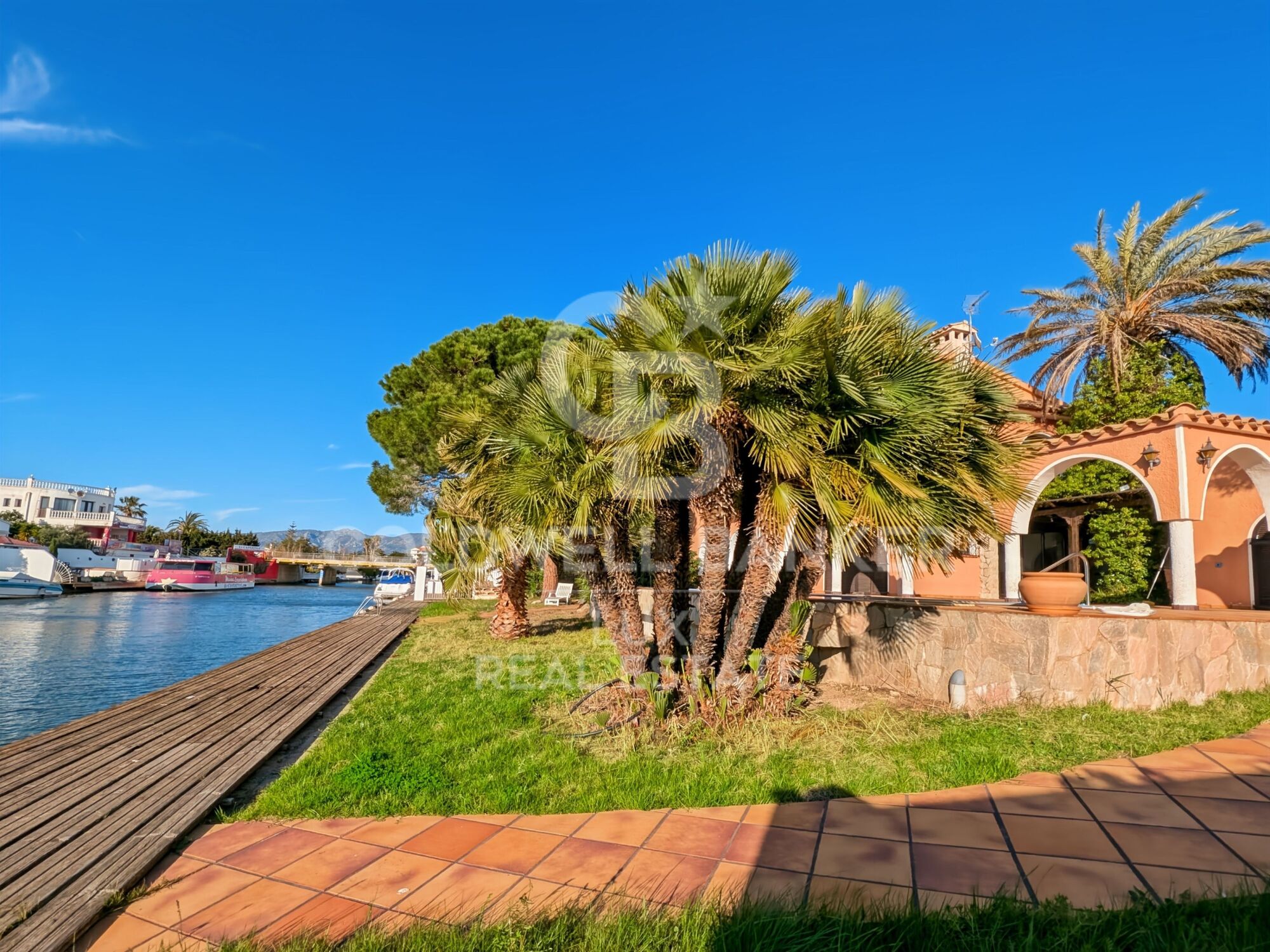 Villa con 30 m de amarre en canal ancho, Empuriabrava