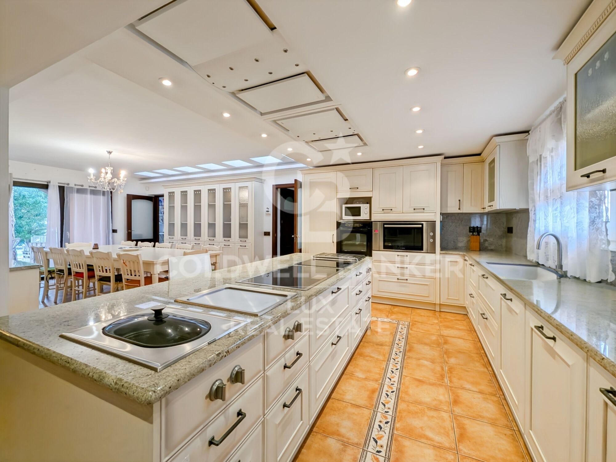 Villa mit 30 m Liegeplatz im breiten Kanal, Empuriabrava