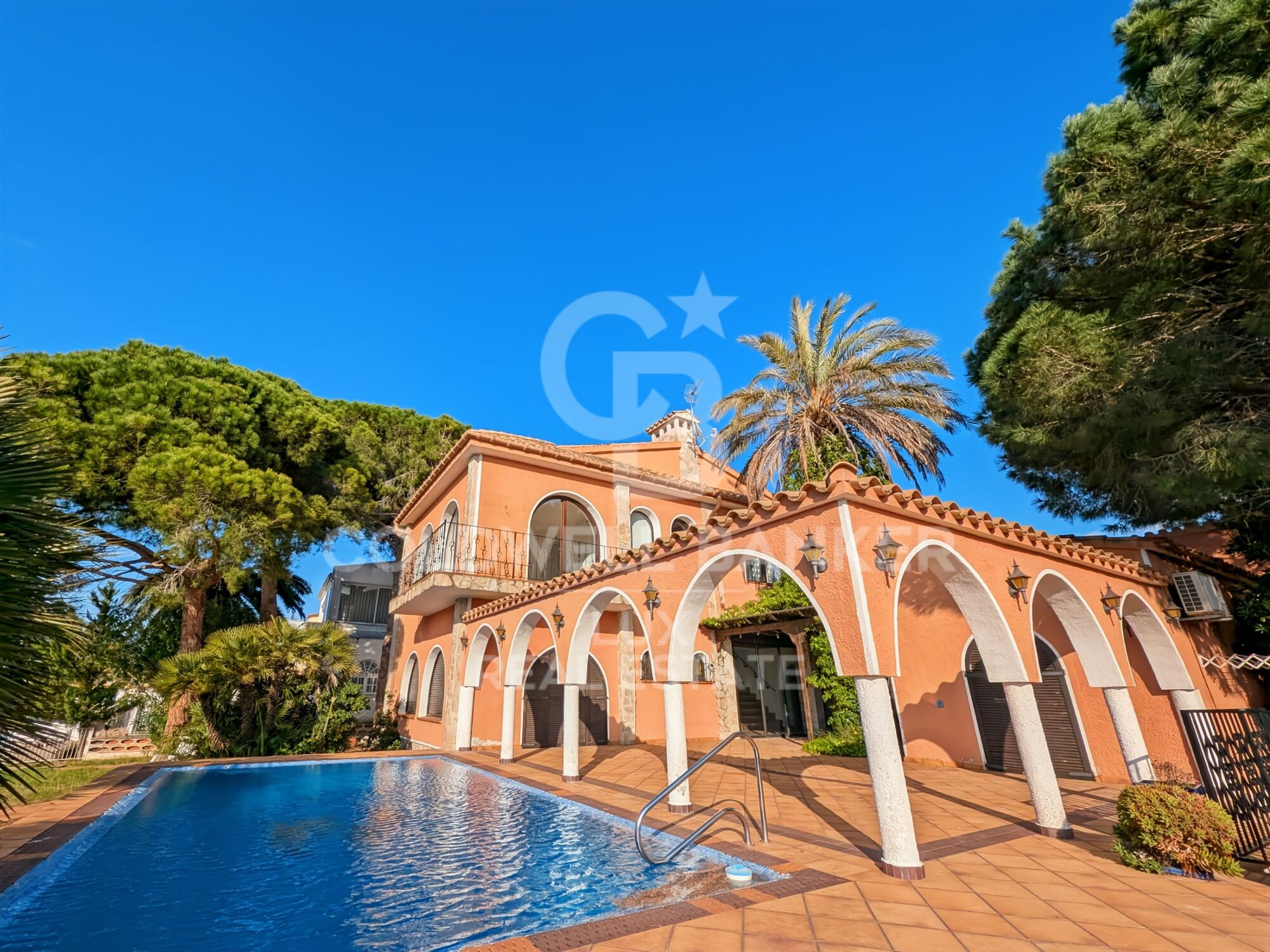 Villa mit 30 m Liegeplatz im breiten Kanal, Empuriabrava