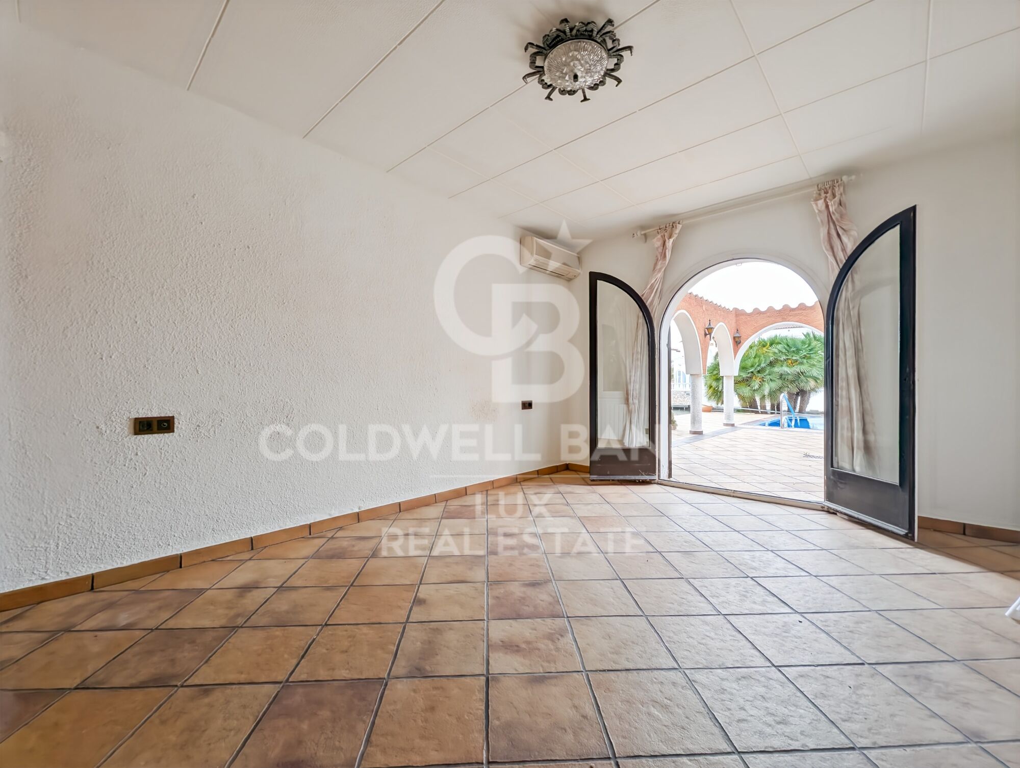 Villa mit 30 m Liegeplatz im breiten Kanal, Empuriabrava