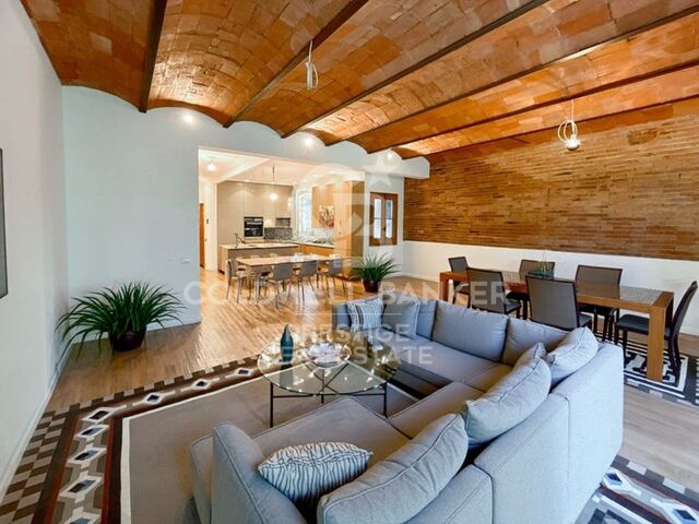 Brand new, with high-quality renovation with 3 suites