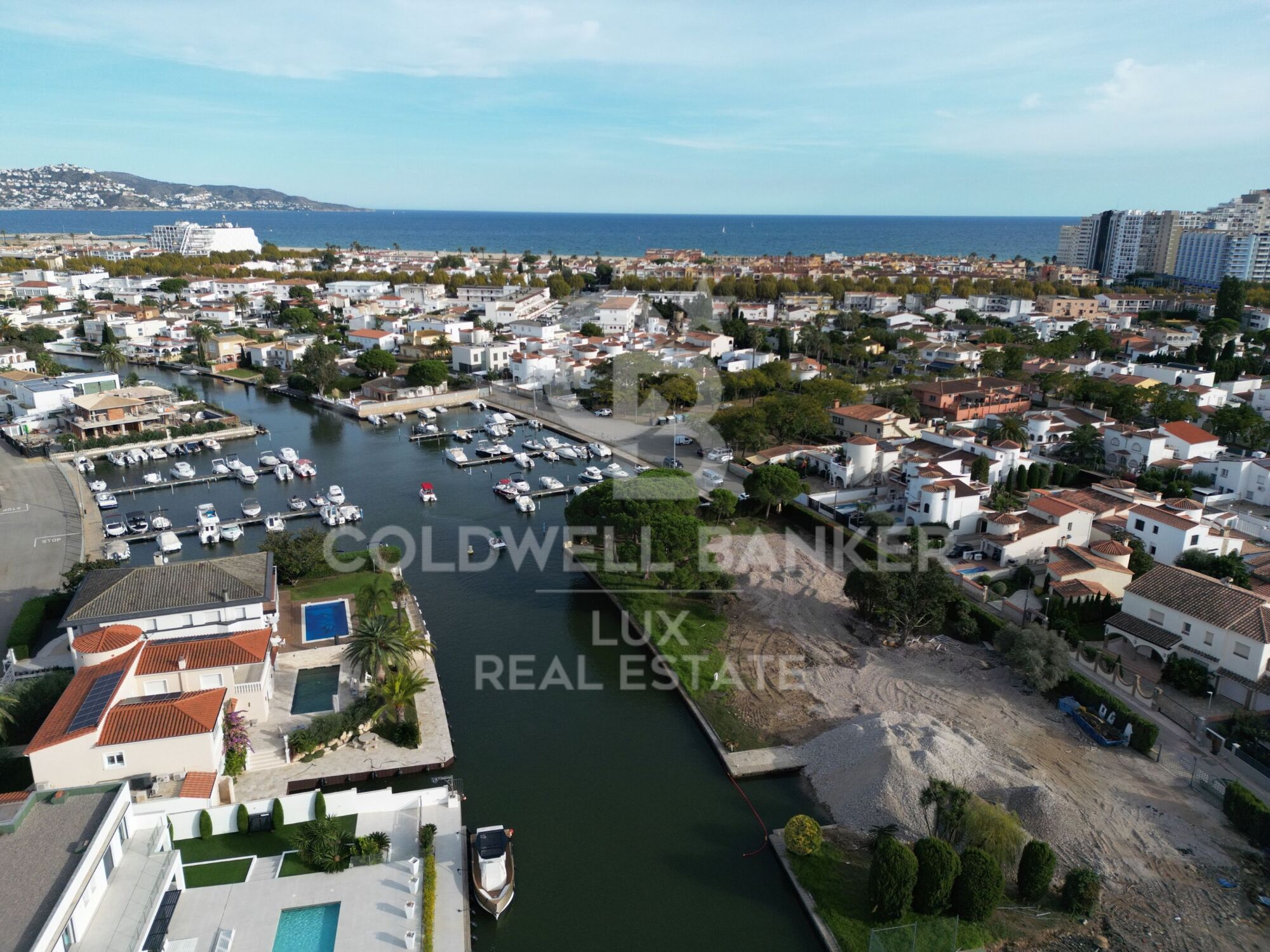 Plot in Empuriabrava with 13.5m mooring