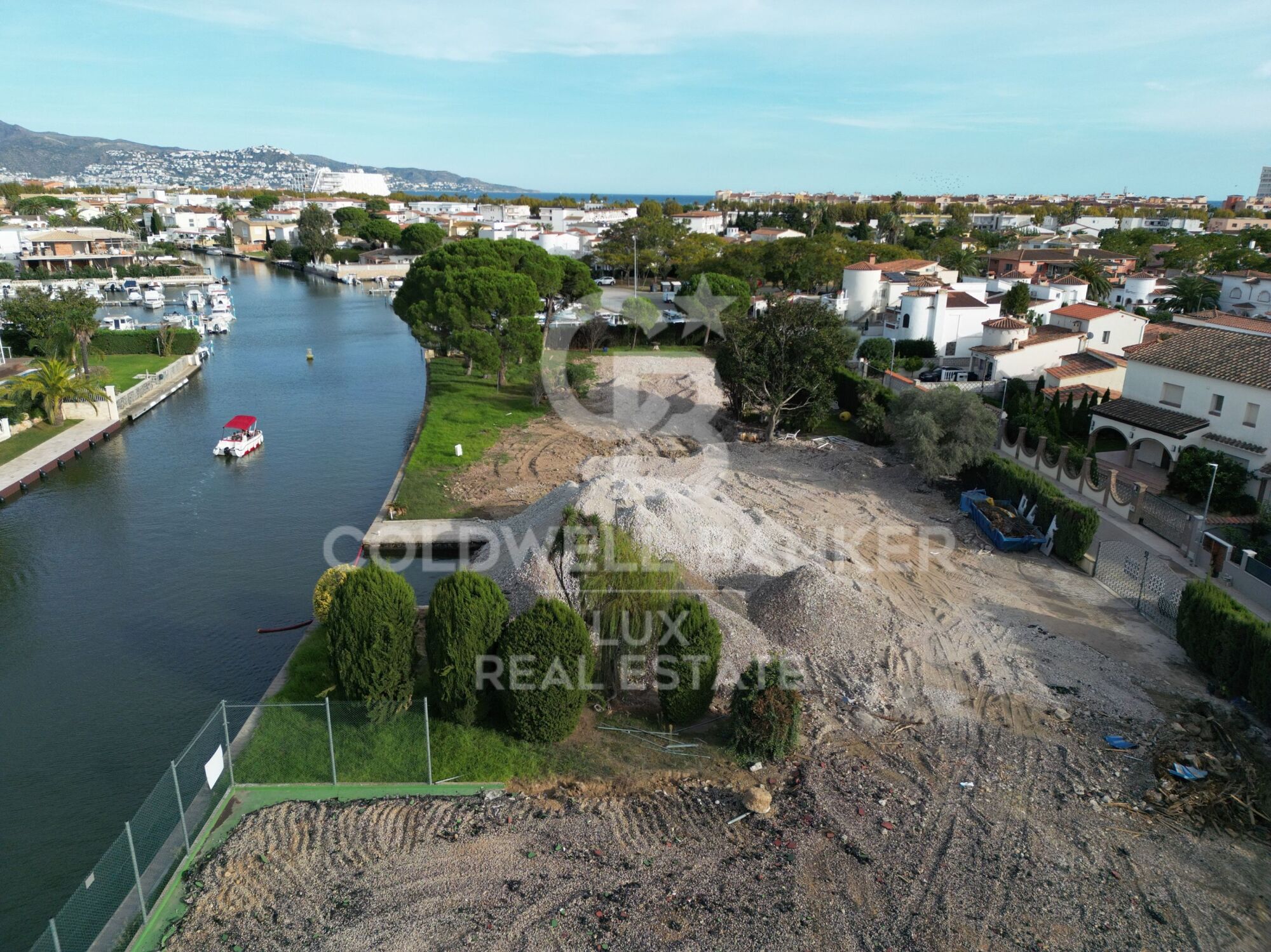 Plot in Empuriabrava with 13.5m mooring