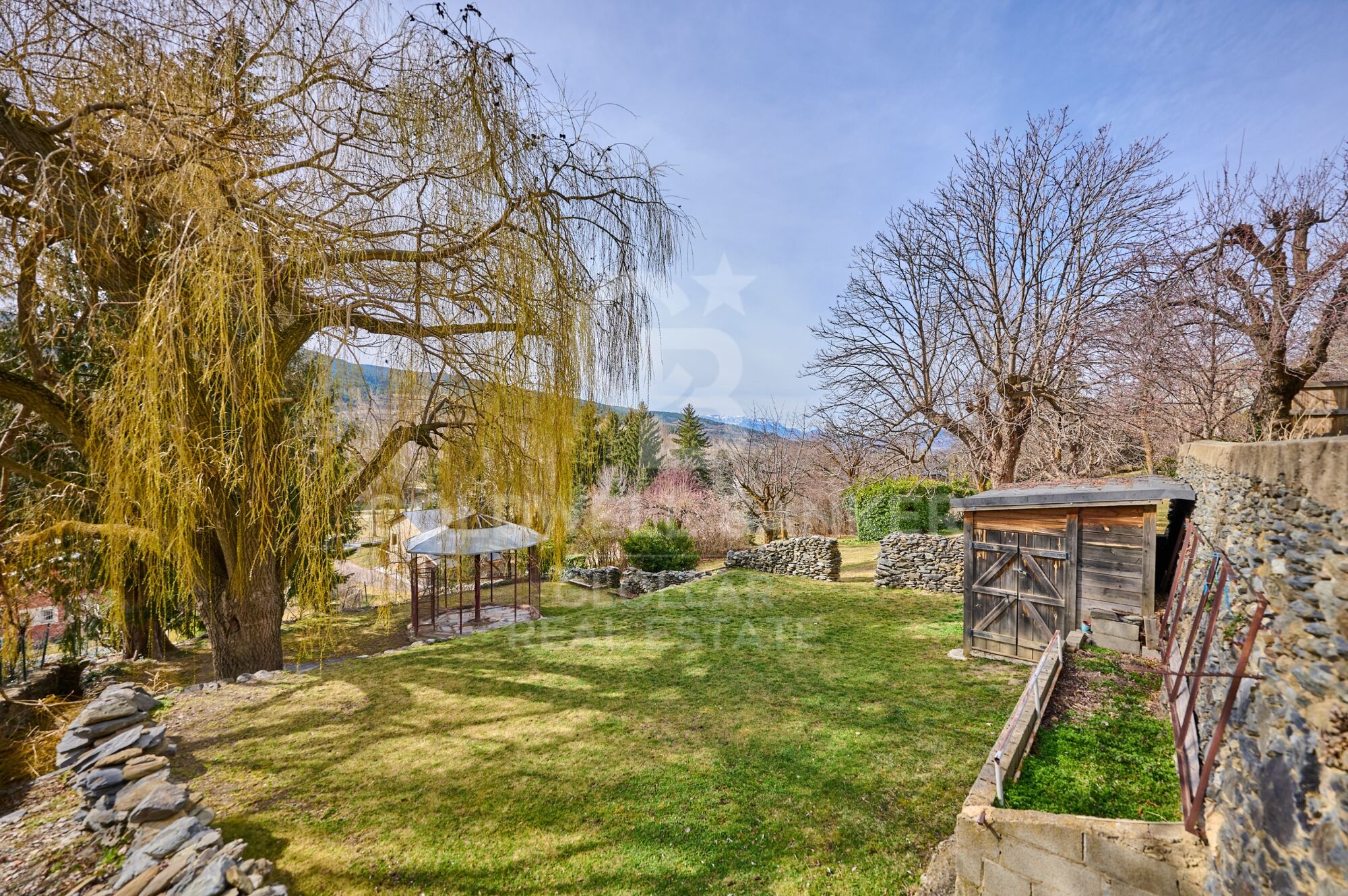 Encantadora casa independiente en Osséja con vistas espectaculares y gran parcela