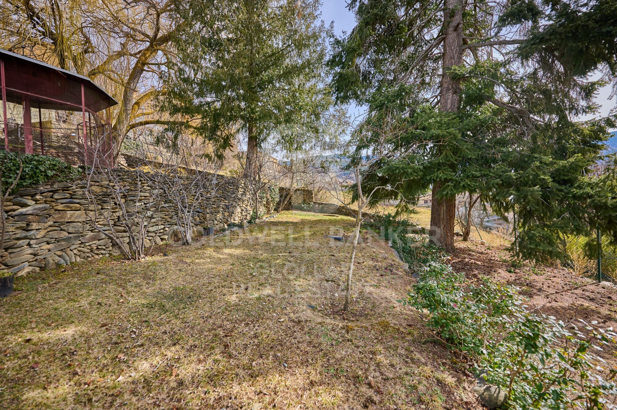 Encantadora casa independiente en Osséja con vistas espectaculares y gran parcela