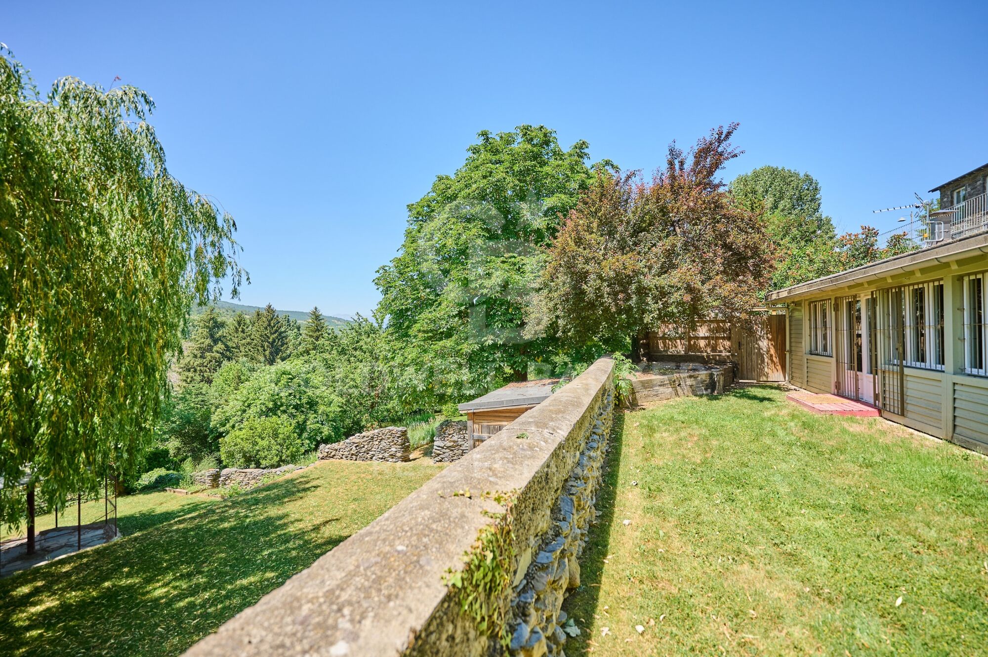 Encantadora casa independiente en Osséja con vistas espectaculares y gran parcela