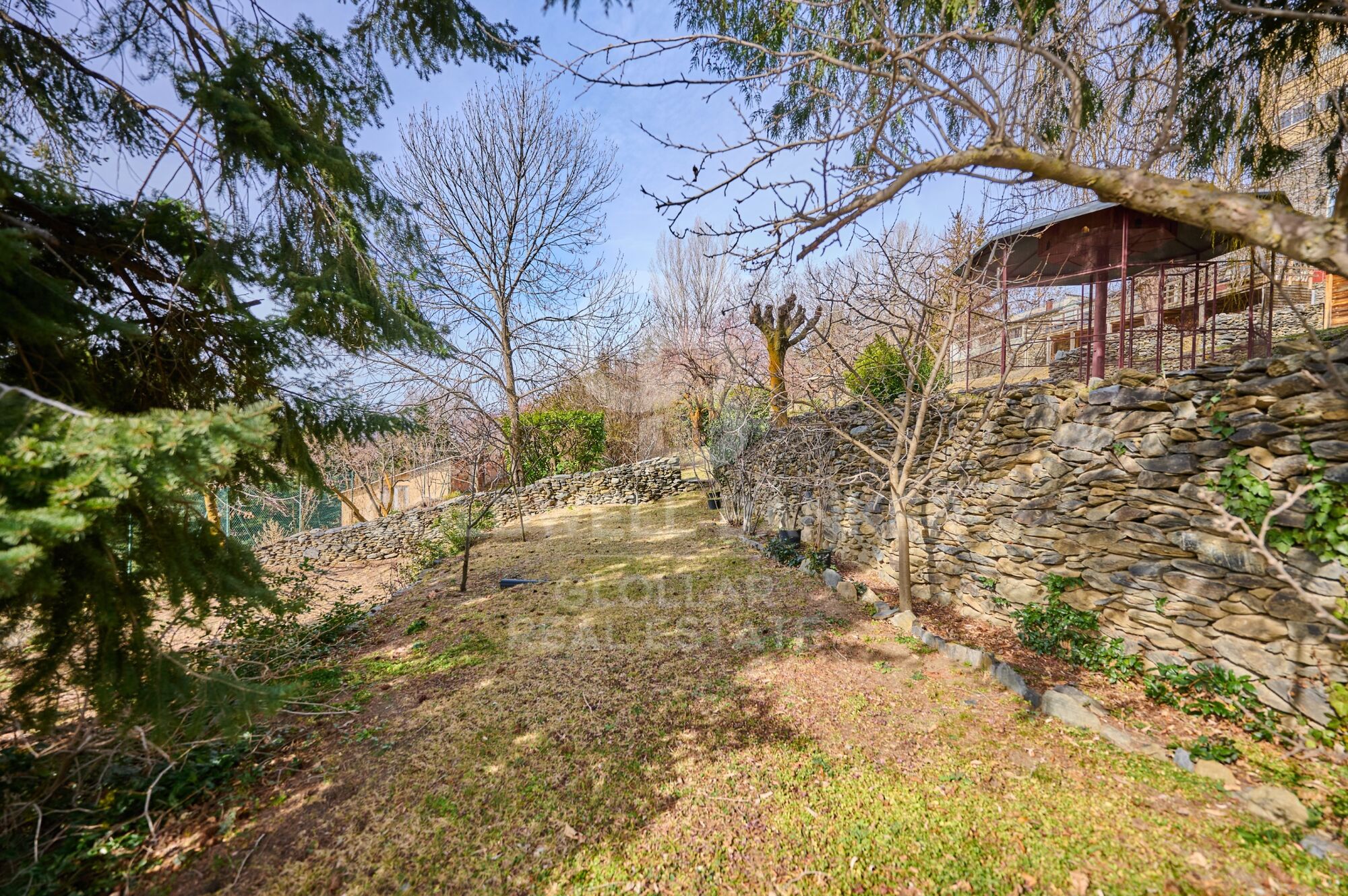 Encantadora casa independiente en Osséja con vistas espectaculares y gran parcela